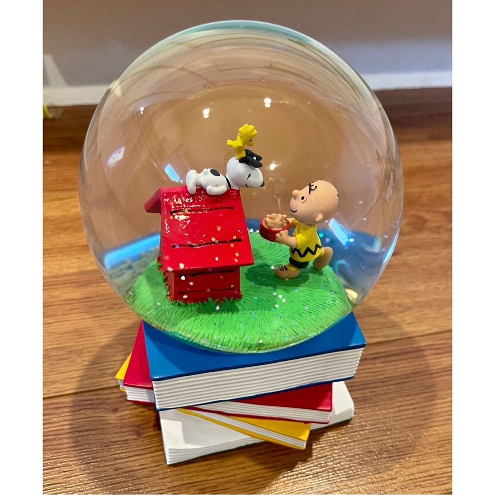 Snoopy / Peanuts Book Water Snow Globe Department 56